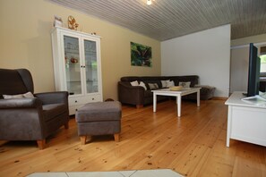 منزل كلاسيكي - غرفتا نوم | غرفة المعيشة