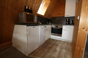 منزل مريح - ٣ غرف نوم | مطبخ خاص | ثلاجة، فرن، موقد طهي مسطح، ماكينة لصنع القهوة/الشاي