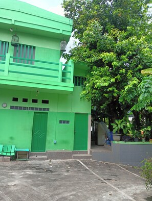 Front of property - OYO 94778 Seven Residence (Bekasi)