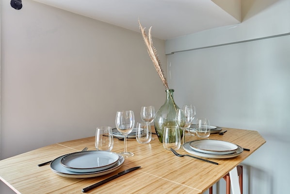 Apartment | Dining - Charming Studio Center of Paris With AC (Paris)