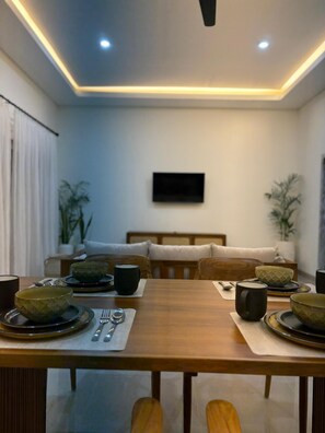 Classic Villa, 2 Bedrooms, Non Smoking, Private Pool | Dining room - Alinko Villa - 2BR Villa in Seminyak (Seminyak)
