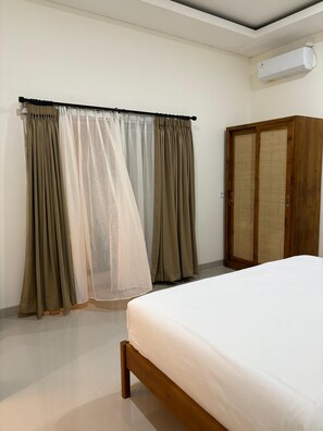 Classic Villa, 2 Bedrooms, Non Smoking, Private Pool | Desk, laptop workspace, free WiFi - Alinko Villa - 2BR Villa in Seminyak (Seminyak)