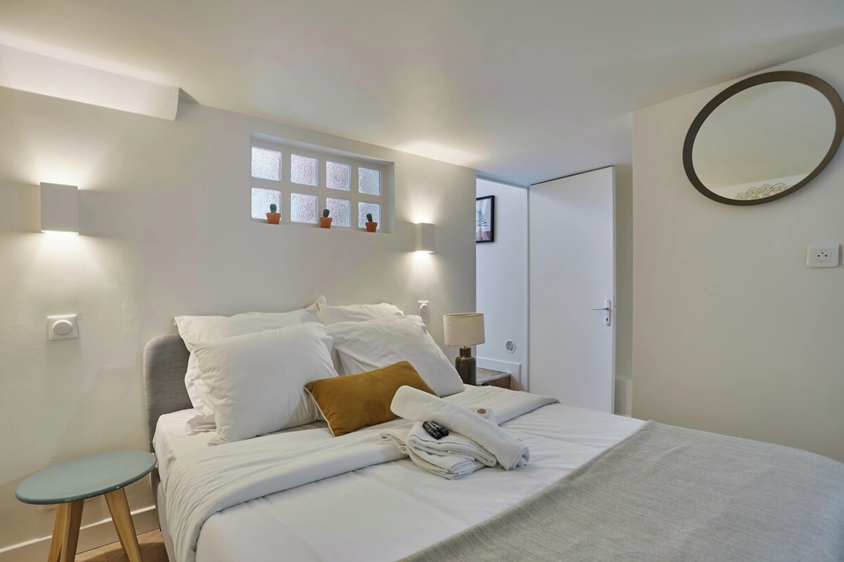 2 chambres, espace de travail pour ordinateur portable