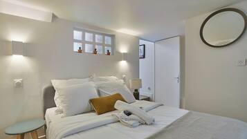 Apartment | 2 bedrooms, laptop workspace, iron/ironing board, bed sheets