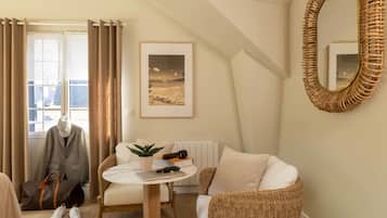 Studio | Blackout drapes, soundproofing, free WiFi