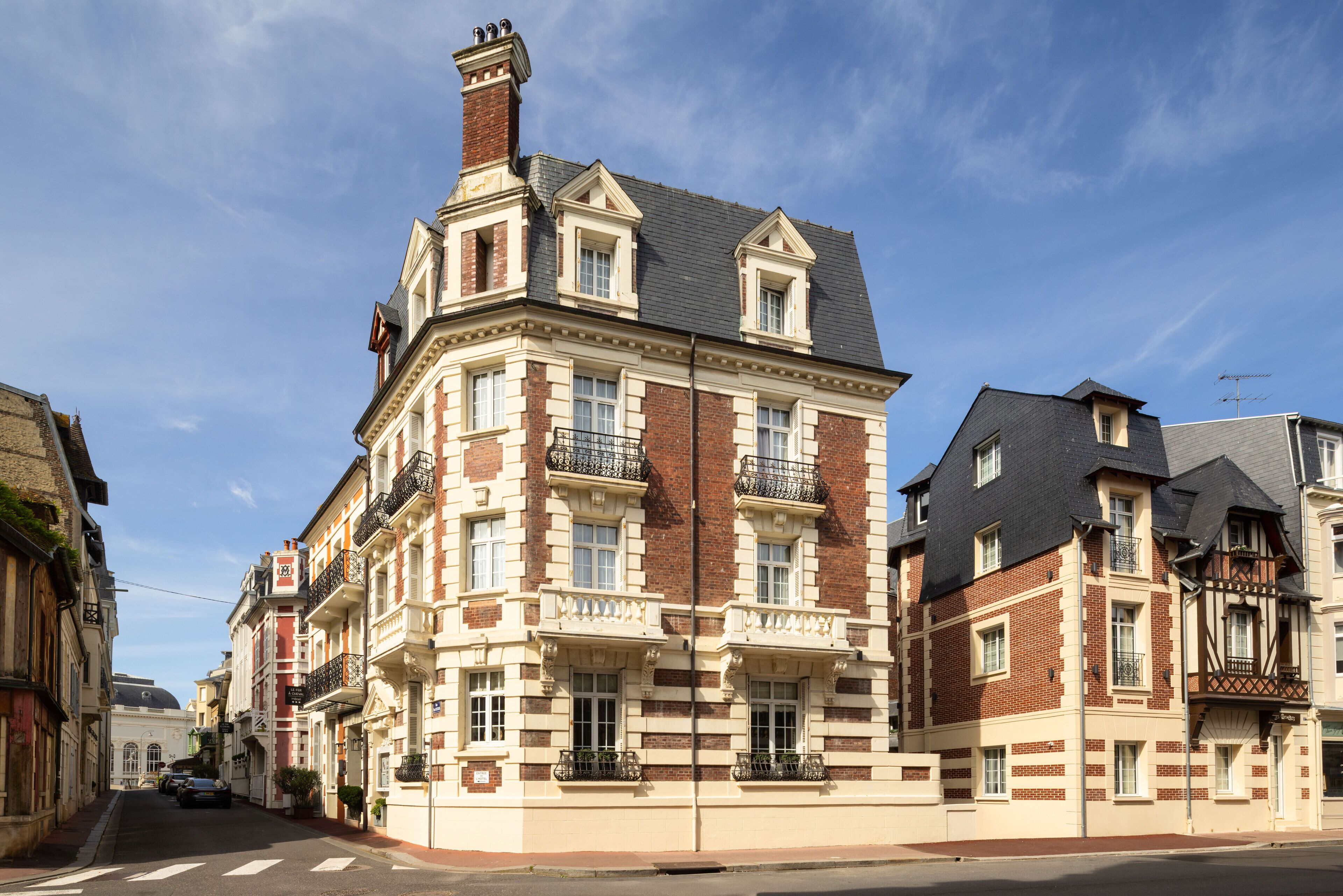 숙박 시설 정면