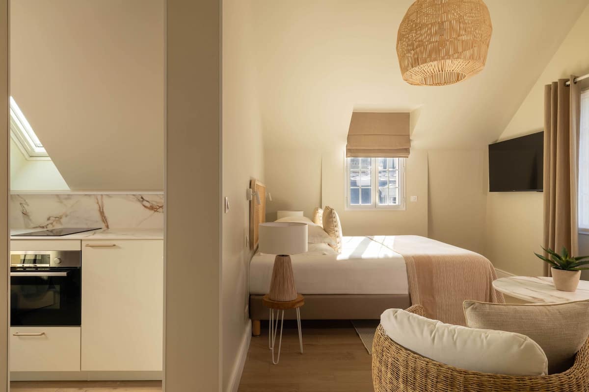 Cortinas blackout, sistema de insonorización y wifi gratis