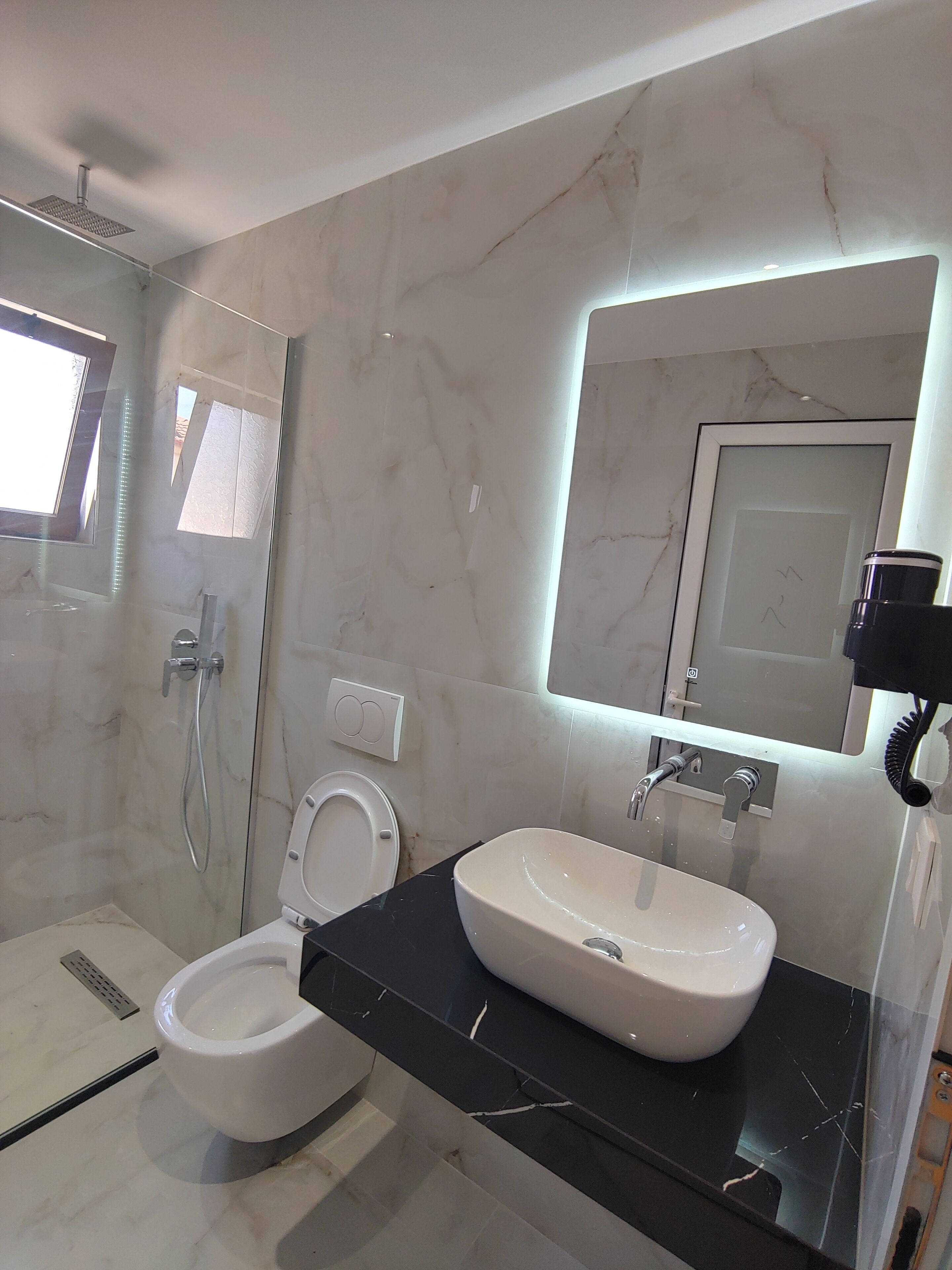 Triple Room, Balcony, City View | Bathroom