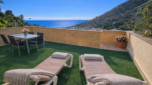 Duplex in Sitges with sea views, parking, terrace, balcony