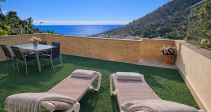 Duplex in Sitges with sea views, parking, terrace, balcony