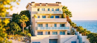Duplex in Sitges with sea views, parking, terrace, balcony