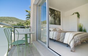 3 bedrooms, iron/ironing board, free WiFi, bed sheets - Duplex in Sitges with sea views, parking, terrace, balcony (Sitges)