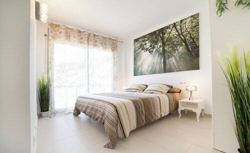 Duplex in Sitges with sea views, parking, terrace, balcony