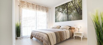 Duplex in Sitges with sea views, parking, terrace, balcony