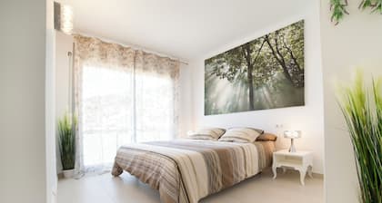 Duplex in Sitges with sea views, parking, terrace, balcony