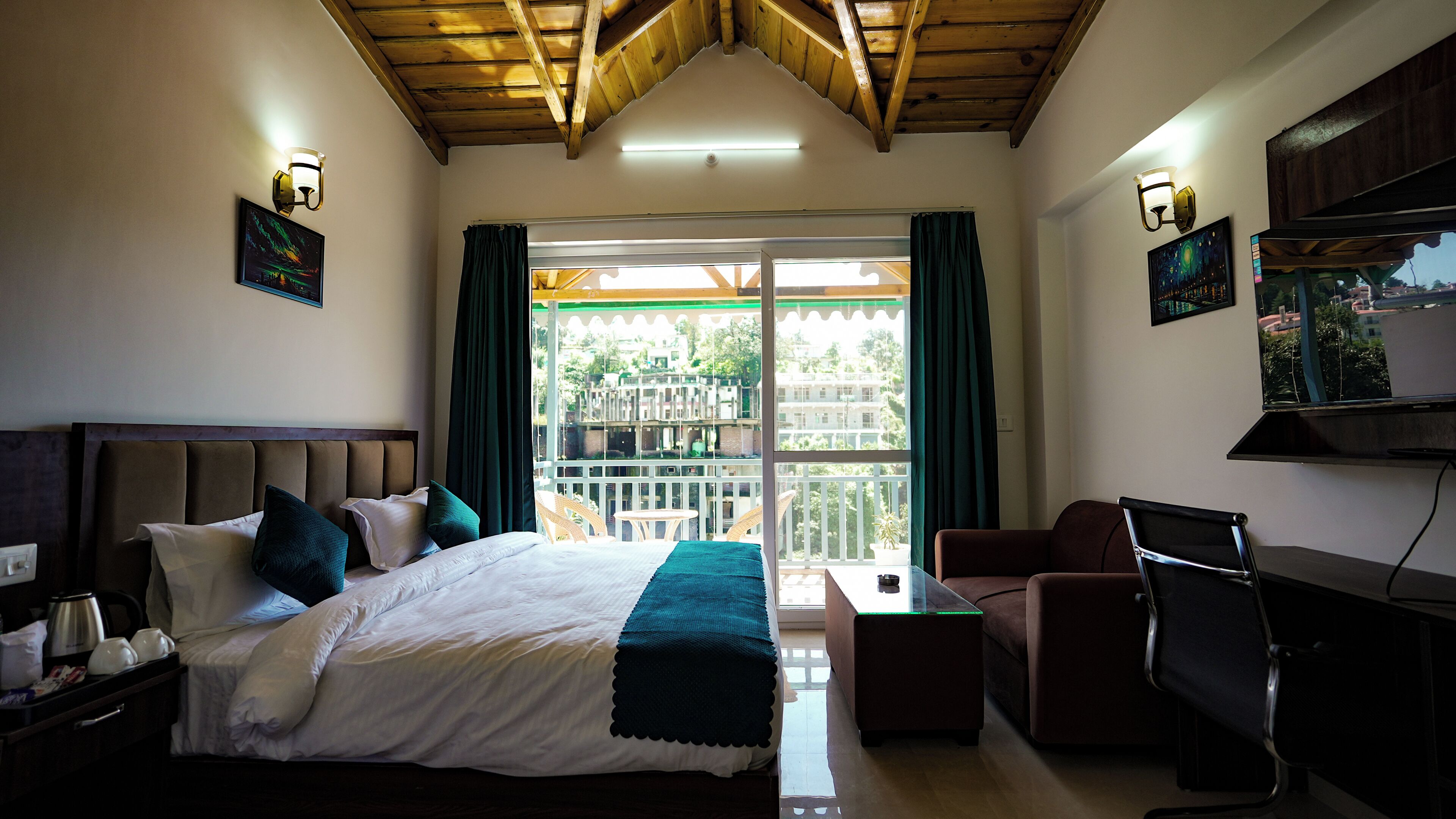 Deluxe Single Room, Mountain View | Desk, laptop workspace, free WiFi