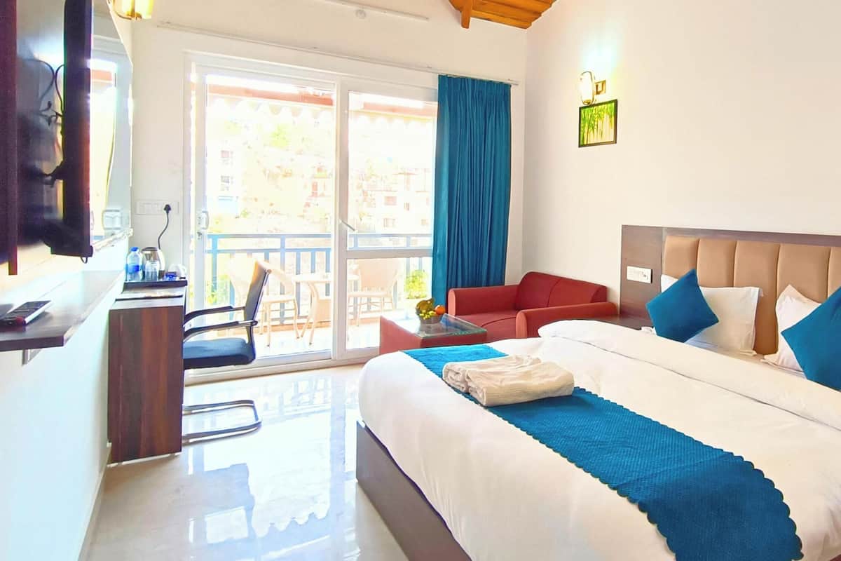Deluxe Single Room, Mountain View | Desk, laptop workspace, soundproofing, free WiFi