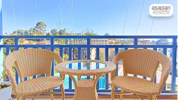 Einzelzimmer, Bergblick | Schreibtisch, laptopgeeigneter Arbeitsplatz, schallisolierte Zimmer