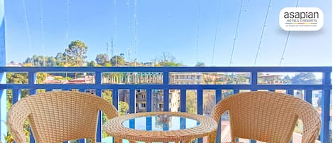 Chambre Simple, vue montagne | Bureau, espace de travail pour ordinateur portable