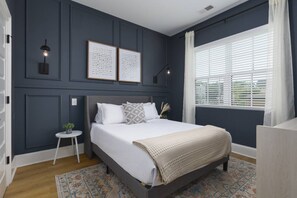 7 Schlafzimmer, Schreibtisch, Bügeleisen/Bügelbrett, kostenloses WLAN