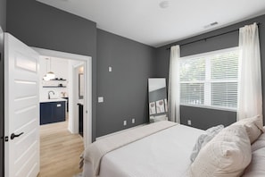 7 bedrooms, desk, iron/ironing board, free WiFi