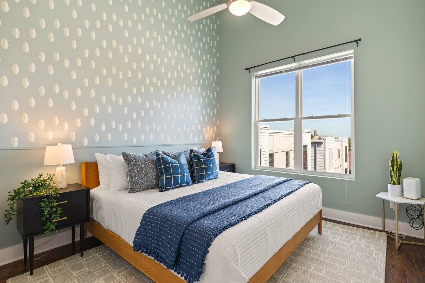 4 habitaciones, escritorio, tabla de planchar con plancha y wifi gratis 