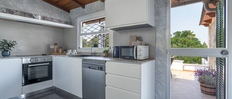 Fridge, microwave, oven, dishwasher