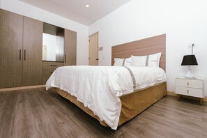 3 室のベッドルーム、アイロン / アイロン台、WiFi、ベッドシーツ