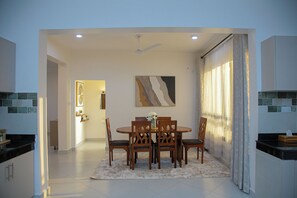 Dining - DELUXE OCEAN VIEW APARTMENT MOMBASA (MOMBASA)