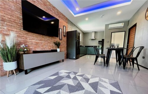 Charming Family room Ban Chang, Thailand - Perfect Getaway