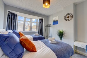 4 bedrooms, iron/ironing board, free WiFi - 4 BedRoom House | w/ FREE Wi-fi | Parking (West Midlands)