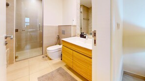 Deluxe Double Room, City View | Bathroom - Al Andalus (Dubai)