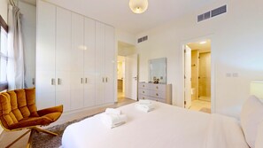 Phòng đôi Deluxe, quang cảnh thành phố | Bàn ủi/dụng cụ ủi quần áo, truy cập Internet không dây miễn phí 