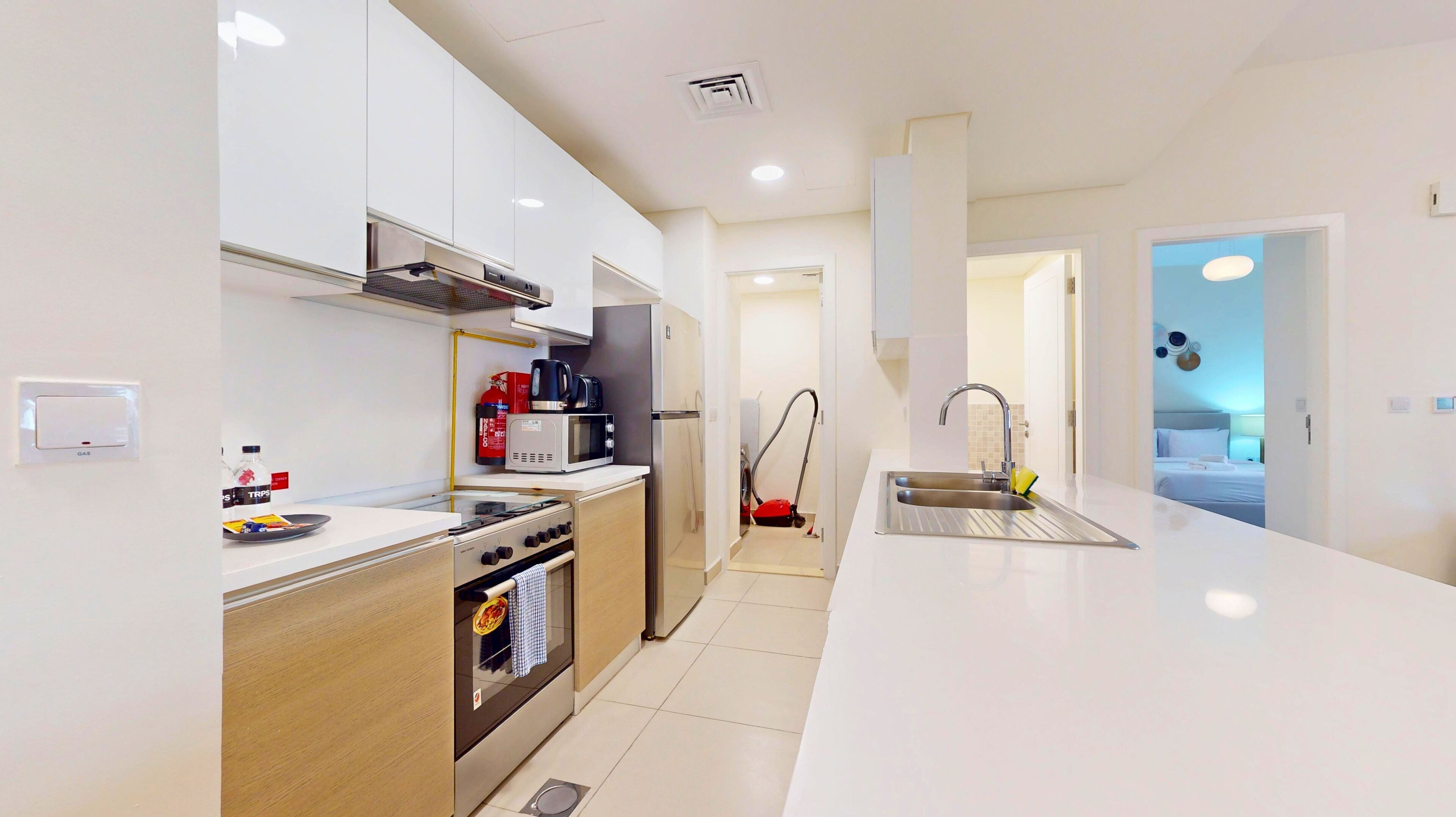 Deluxe Double Room, City View | Private kitchen | Espresso maker, electric kettle