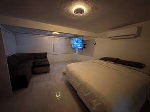 2 bedrooms, iron/ironing board, Internet, bed sheets