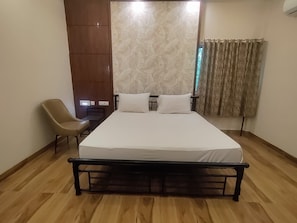 Deluxe Double Room | Desk, free WiFi