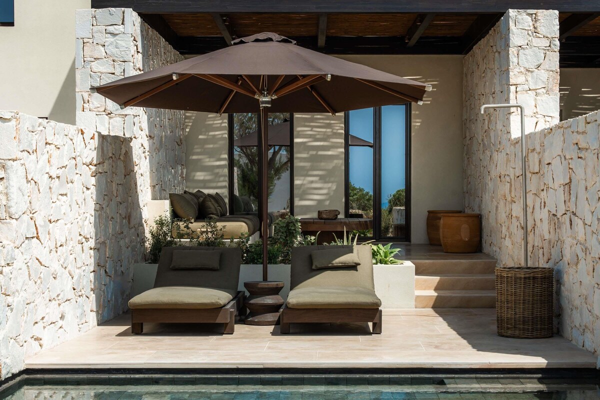 CLIFF SUITE, WITH POOL | Peralatan tempat tidur premium, bar mini percuma, Wi-fi percuma 