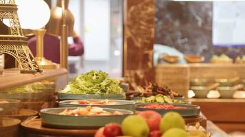 Buffet breakfast for a fee on weekends