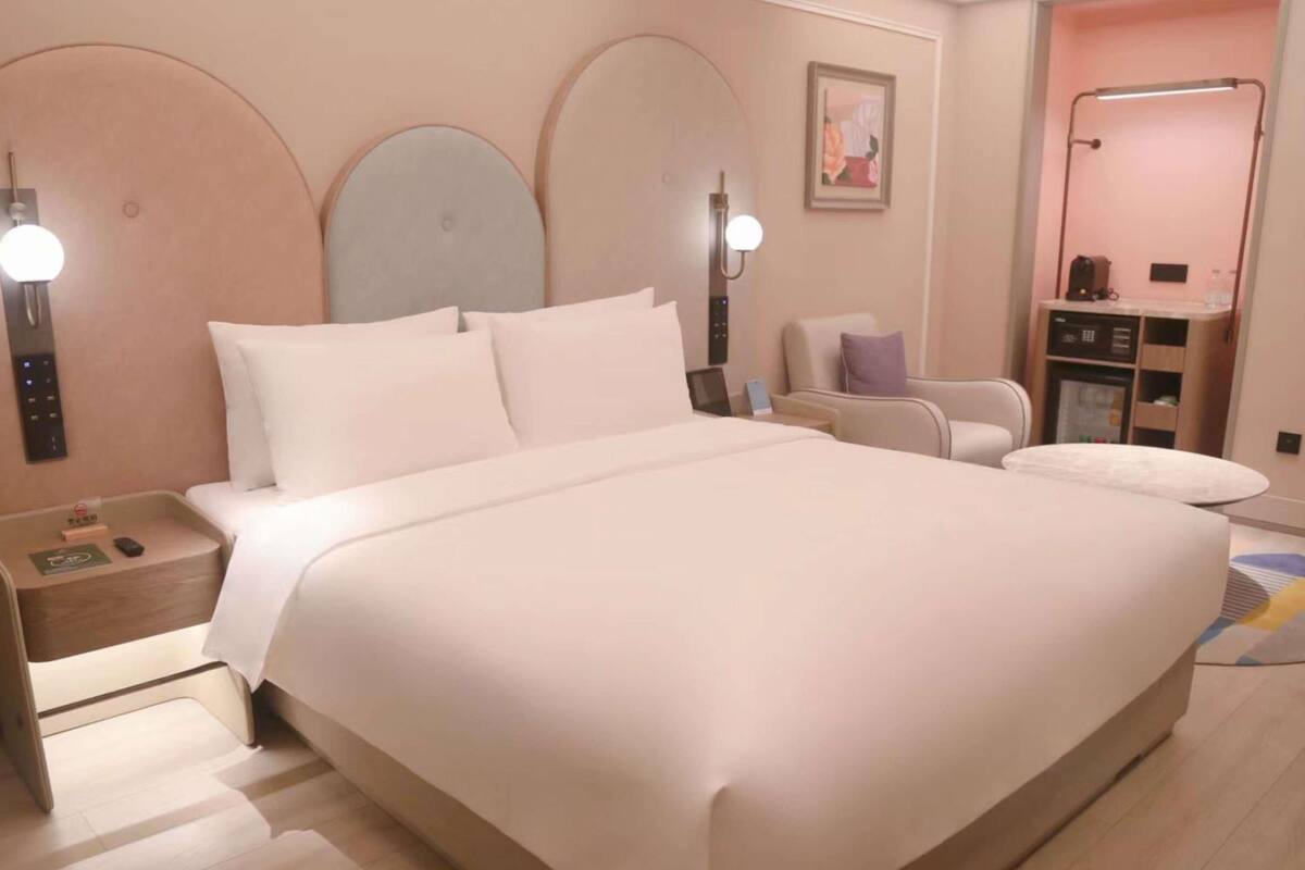 Deluxe Room, 1 King Bed