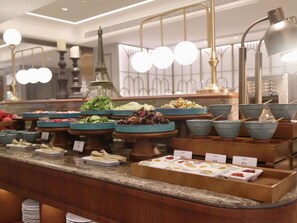 Buffet breakfast for a fee on weekends