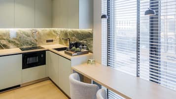 Familjelägenhet - 1 sovrum - terrass | Minibar, värdeförvaringsskåp på rummet och skrivbord