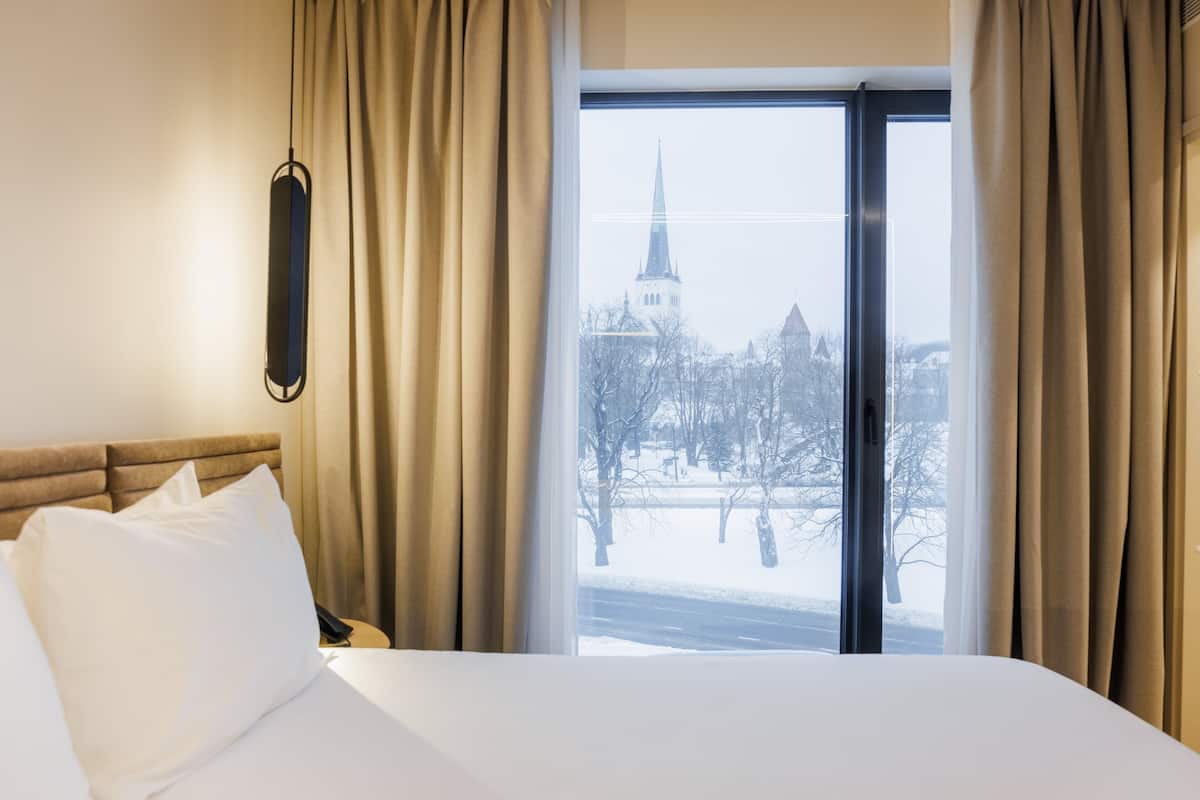 Deluxe Room, 1 King Bed with Sofa bed