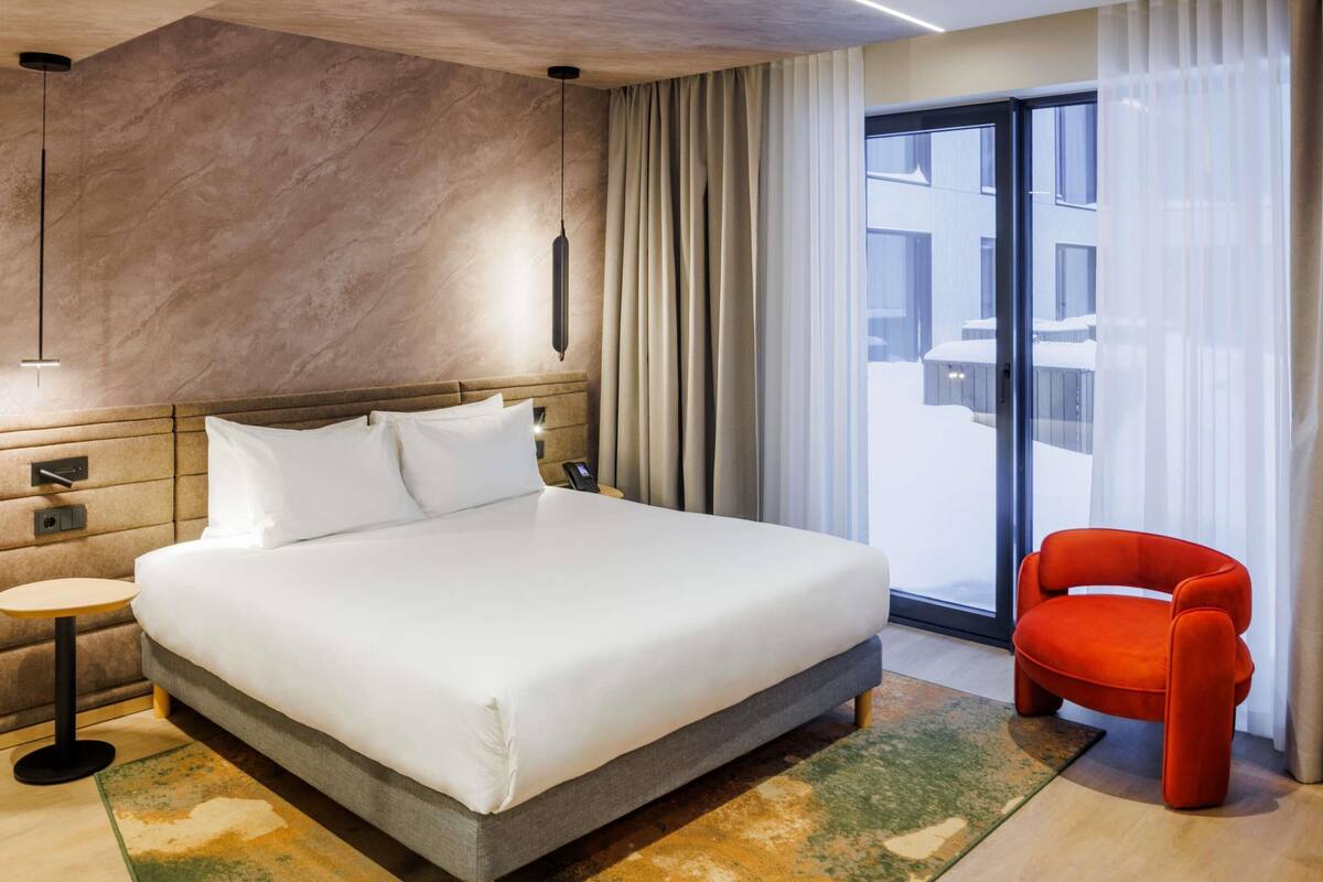 Minibar, in-room safe, desk, blackout curtains