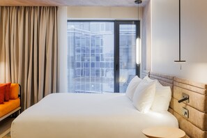 Executive Family Room, 1 King Bed and 1 daybed for 1 child