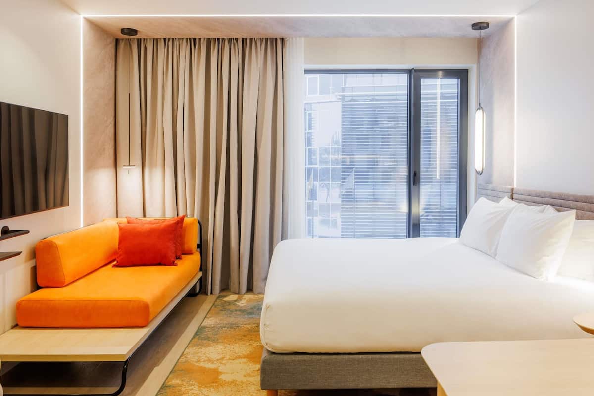 Family Studio, 1 King Bed