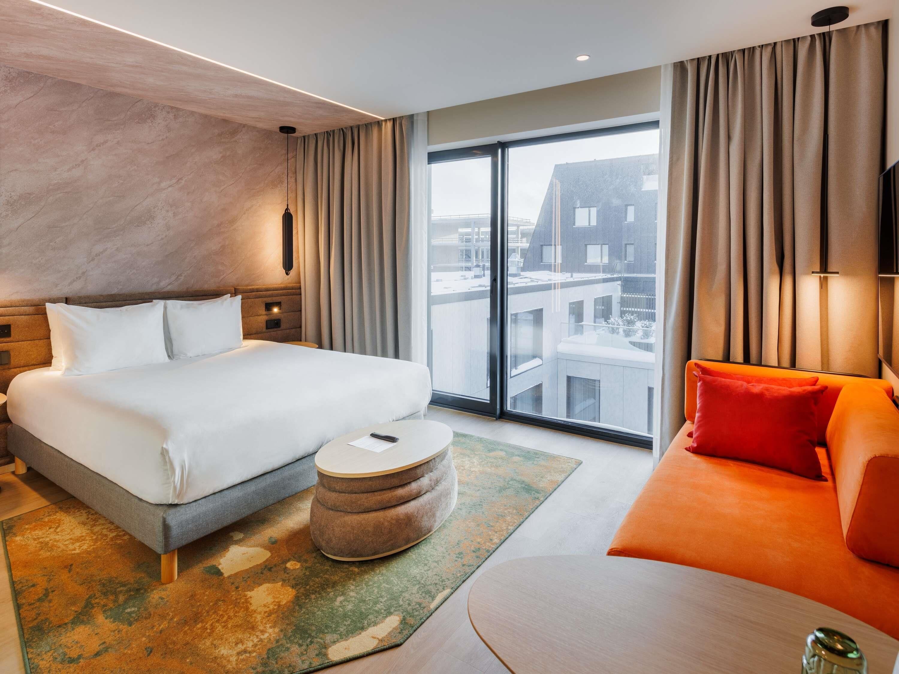 Executive Family Room, 1 King Bed and 1 daybed for 1 child | Minibar, in-room safe, desk, blackout drapes