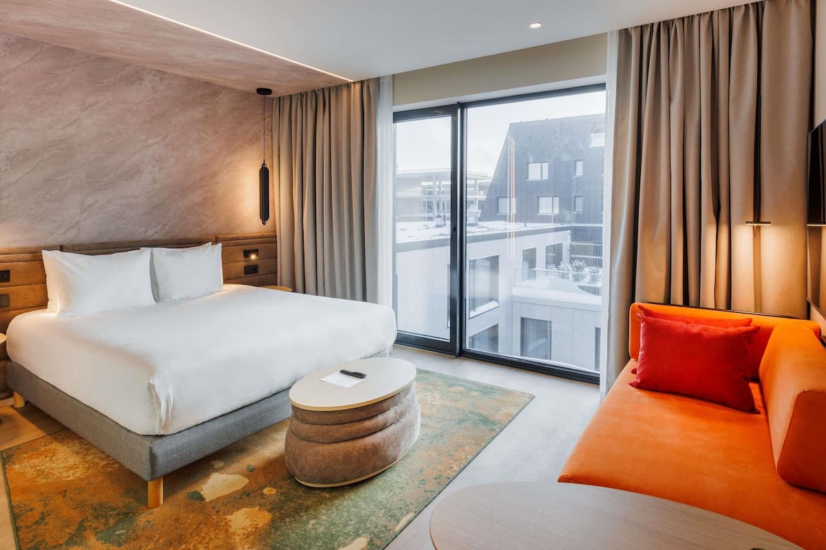 Executive Family Room, 1 King Bed and 1 daybed for 1 child