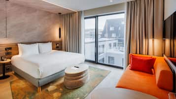 Executive Family Room, 1 King Bed and 1 daybed for 1 child | Minibar, in-room safe, blackout drapes, iron/ironing board