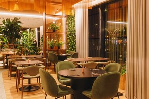 Breakfast, lunch and dinner served - Novotel Tallinn (Tallinn)