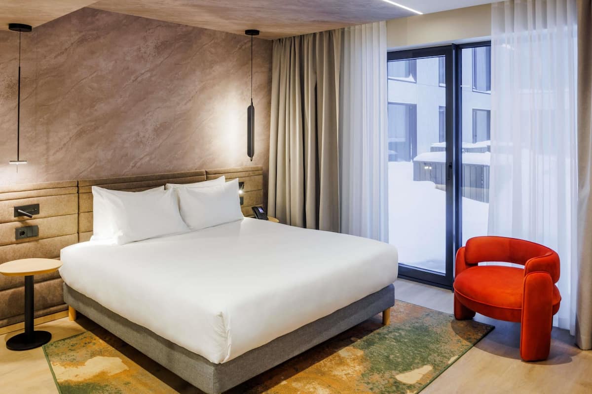 Minibar, in-room safe, desk, blackout drapes